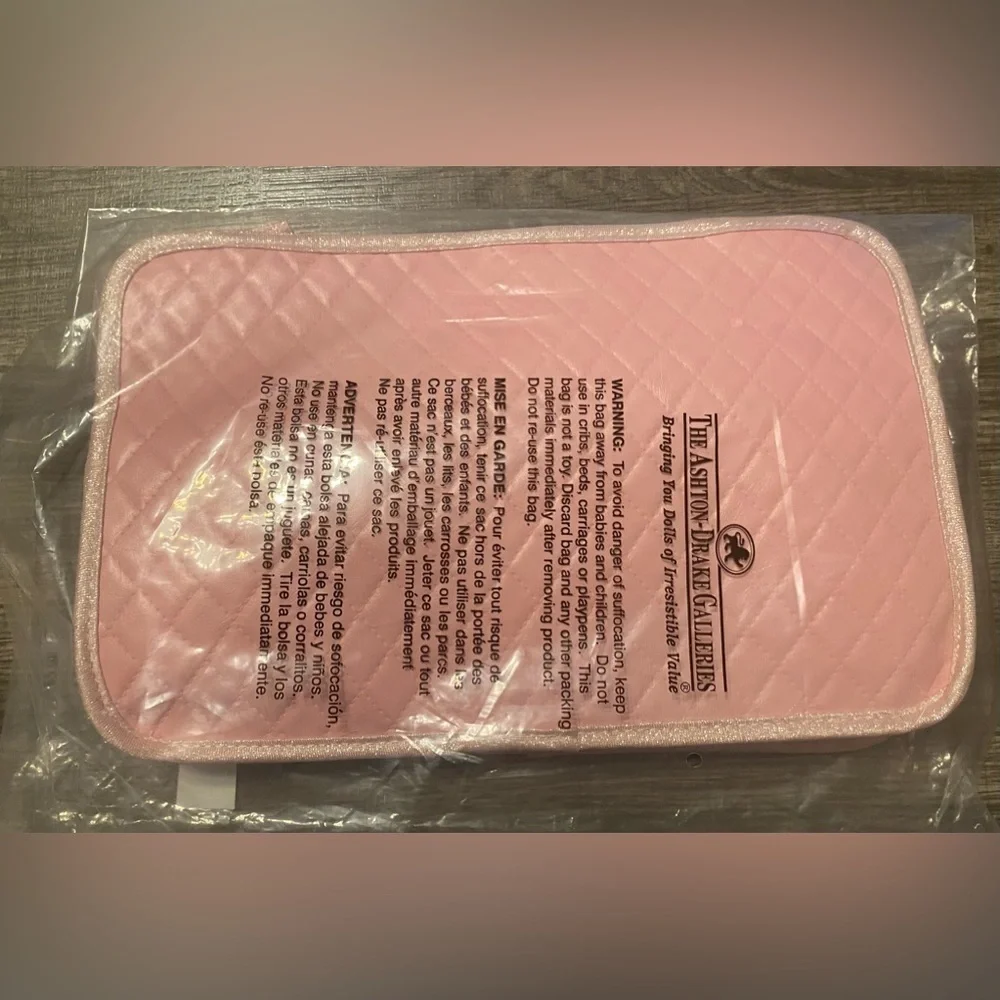 Ashton & Drake - NEW - 🌸Host Pick 🌸 Princess Carrier Accessory Set in Pink